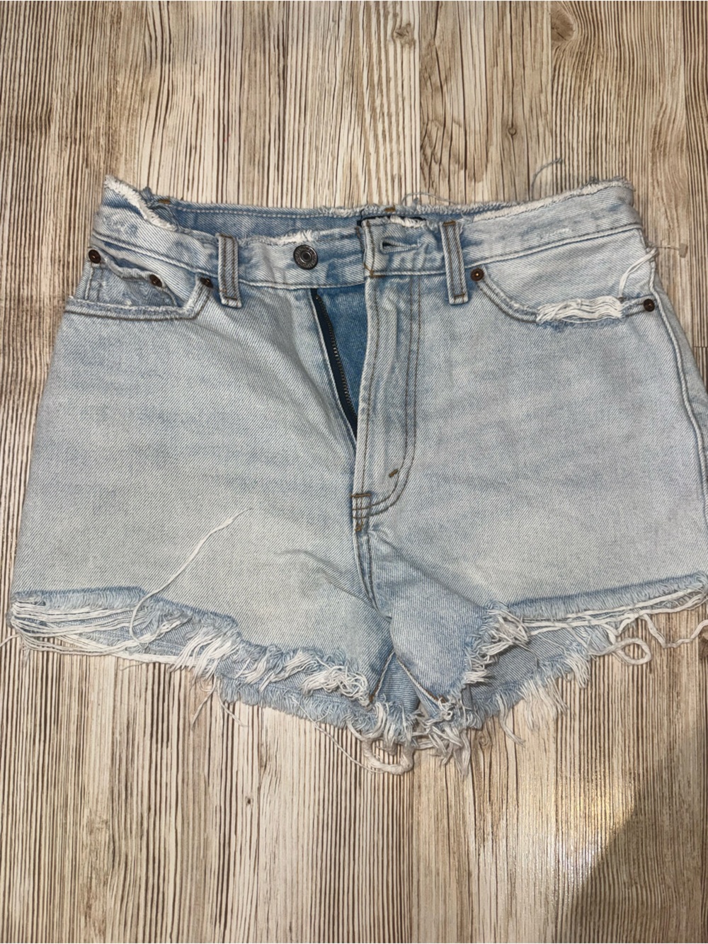 Abercrombie & Fitch Light Wash Frayed Denim Crop Shorts Anne high rise